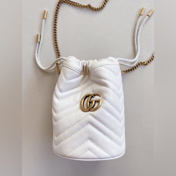 GG MARMONT MINI BUCKET BAG in white - Picture 2 of 10